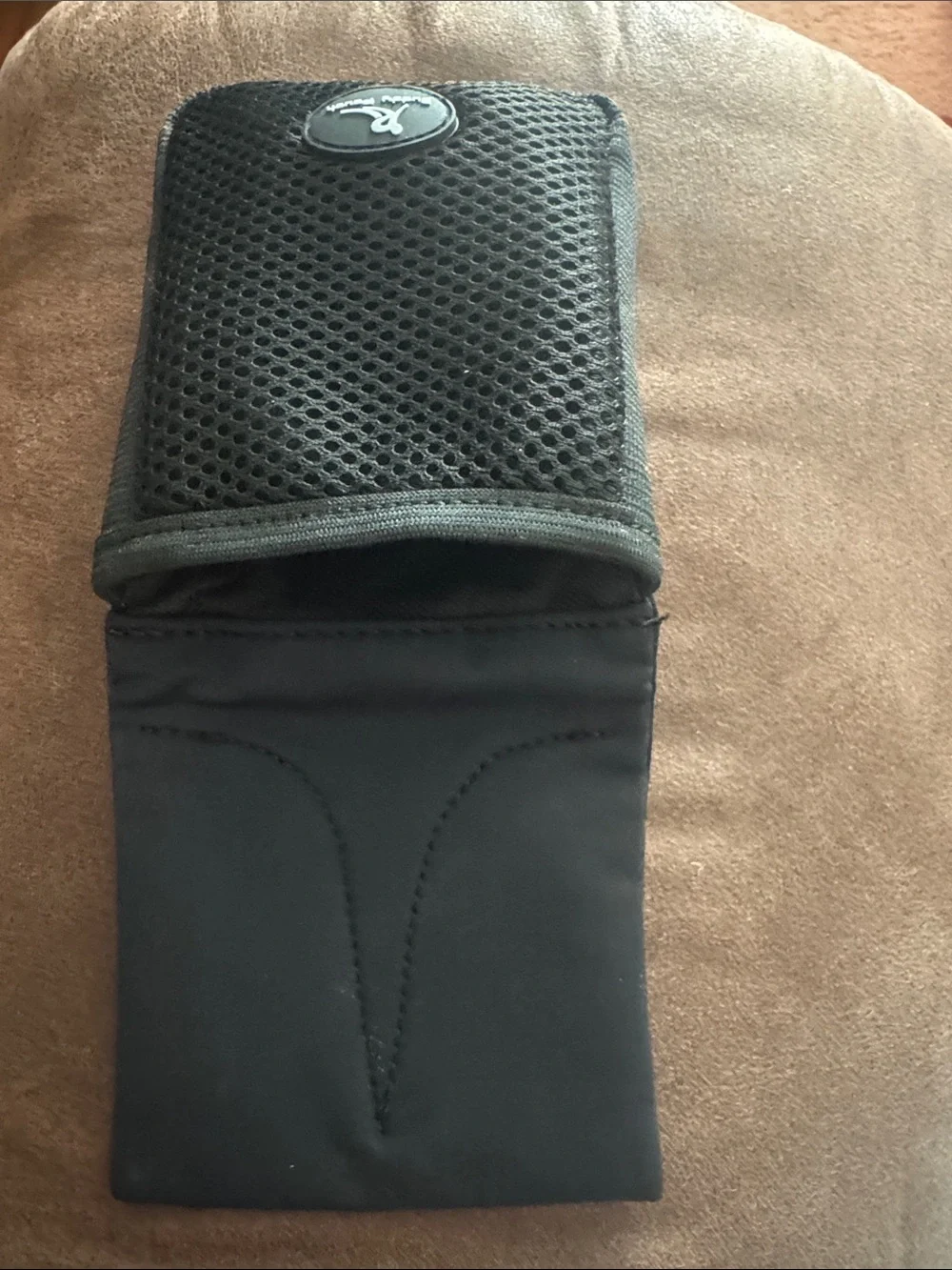 Magnetic Hydration Pouch No Belt No Clips Water Holder